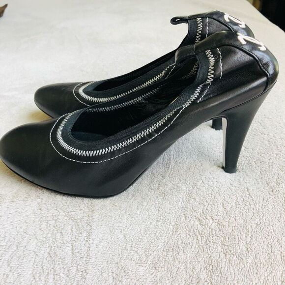 Vintage Chanel Black Cap Toe Leather Elastic Heeled Pumps - Picture 10 of 14